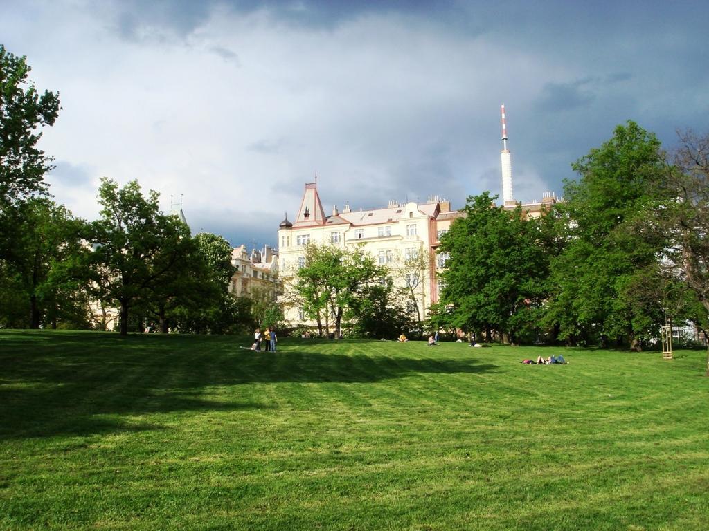 Modern Apartment Riegrovy Sady Praha Bagian luar foto